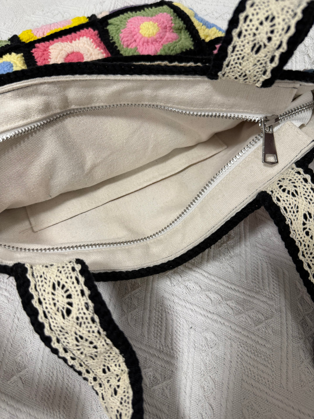 Handmade Retro Flower Crochet Bag – Black Color Block Granny Square Tote – Y2K Inspired Shoulder Bag