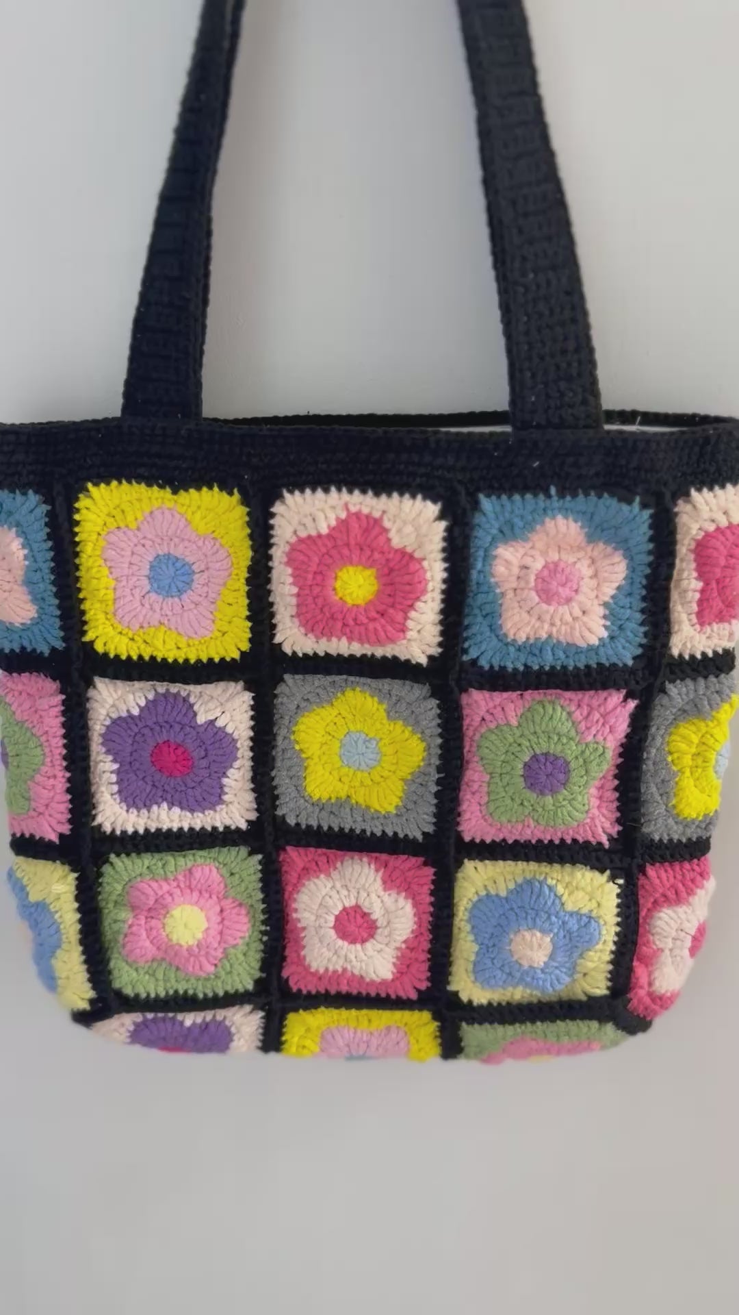 Handmade Retro Flower Crochet Bag – Black Color Block Granny Square Tote – Y2K Inspired Shoulder Bag