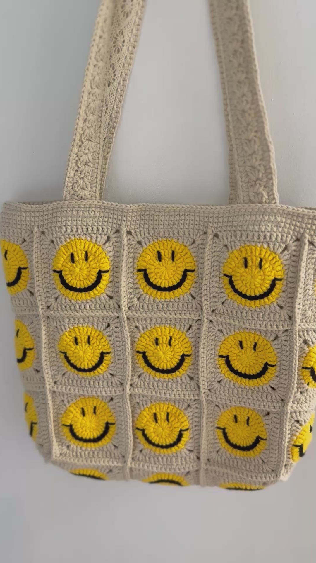 Handmade Crochet Smiley Face Tote – Yellow & Beige Granny Square Bag – Happy Vibes Everyday Purse