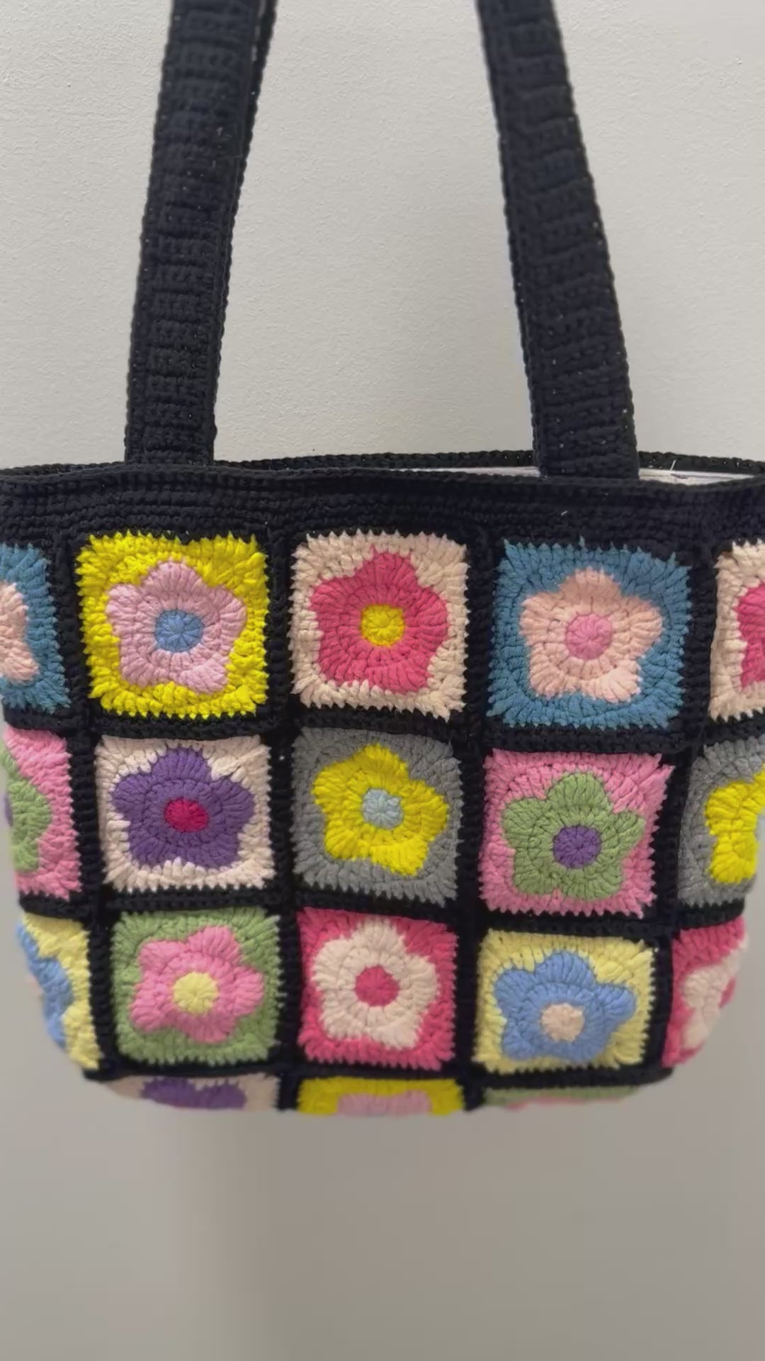 Handmade Retro Flower Crochet Bag – Black Color Block Granny Square Tote – Y2K Inspired Shoulder Bag